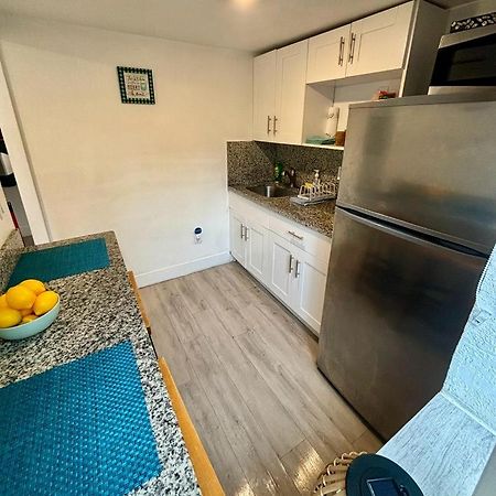 Nice Queen Bedroom - Best Location In Miami - Luggage Storage Service, Parking And Laundry 외부 사진